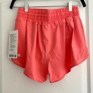 Lululemon Hotty Hot Shorts HR 2.5” Raspberry Cream Size 6